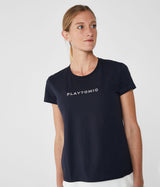Camiseta básica  azul marino de manga corta y cuello redondo confeccionada en un tejido de algodón suave y transpirable.