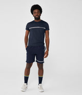 Camiseta básica azul de corte Slim Fit con líneas en contraste. Tejido con tecnología de secado rápido.