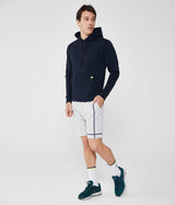 Sudadera con capucha ajustable y bolsillo tipo canguro en color azul marino vista look completo de frente